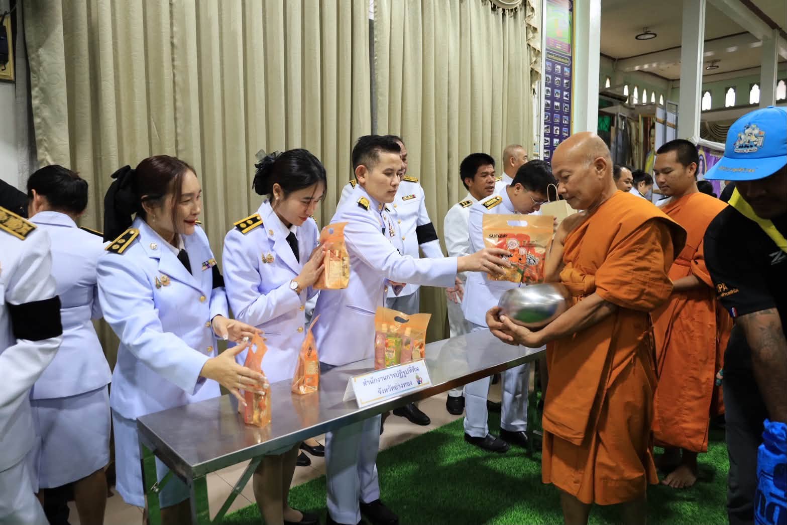 title - ส.ป.ก.อ่างทอง ร่วมพิธีเฉลิมพระเกียรติพระบาทสมเด็จพระเจ้าอยู่หัว เนื่องในโอกาสวันเฉลิมพระชนมพรรษา 28 กรกฎาคม 2569 